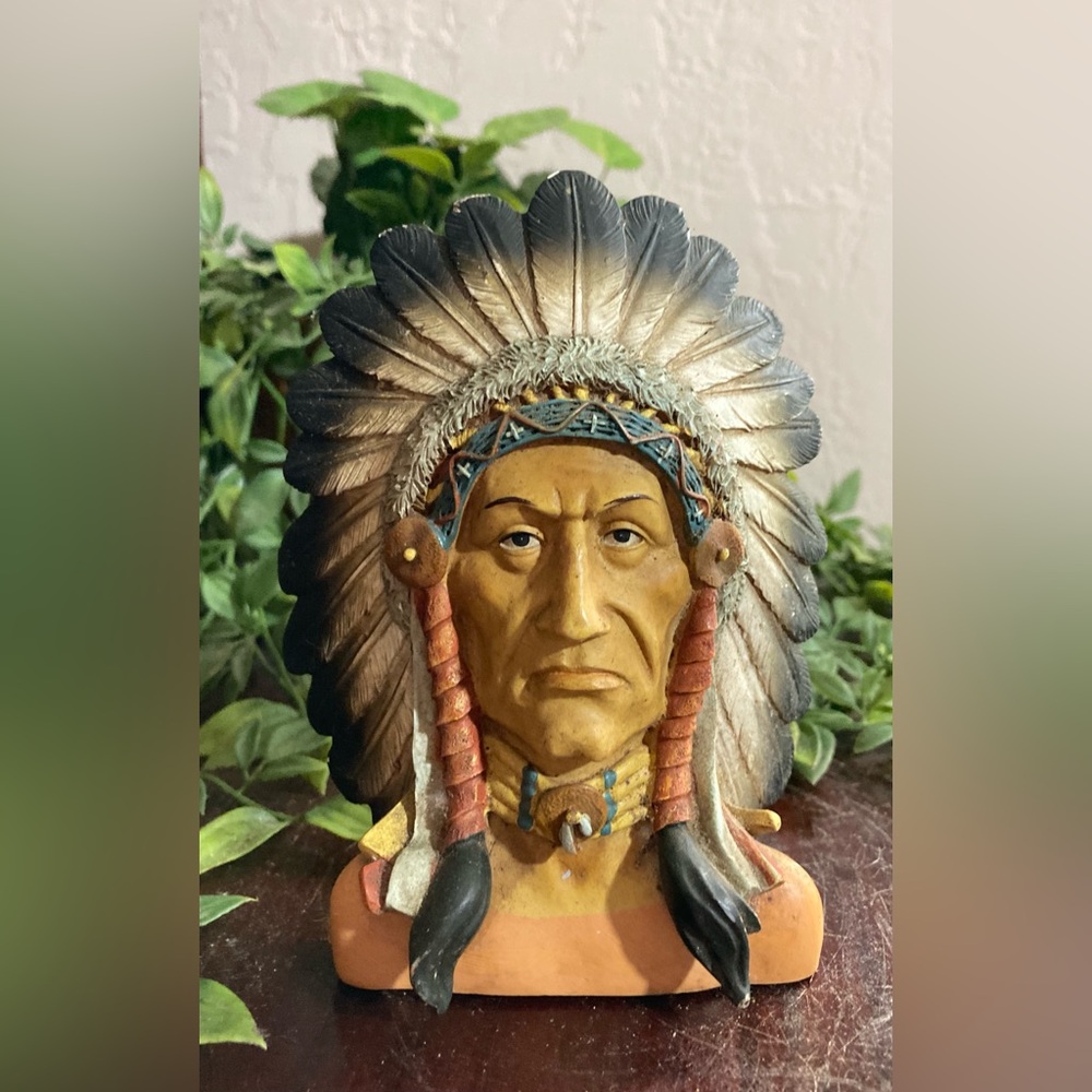 VTG Native American Chief Wearing Headdress Resin Bust 6” X 4”